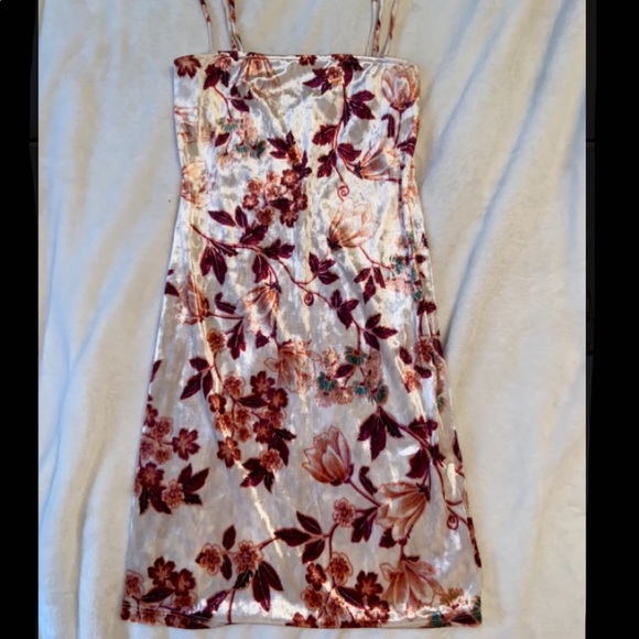 Forever 21 Dresses & Skirts - Forever 21 velvet dress